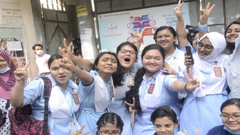 যশোর বোর্ডে শিক্ষার্থীরা