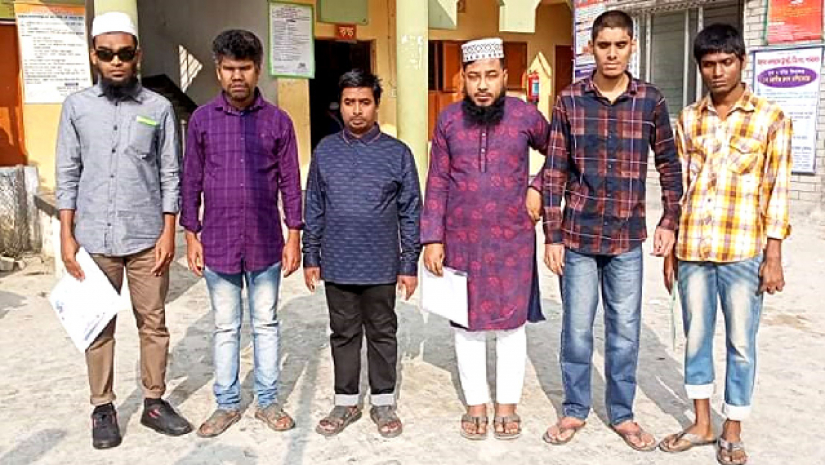 দৃষ্টিপ্রতিবন্দ্বী ৬ শিক্ষার্থী