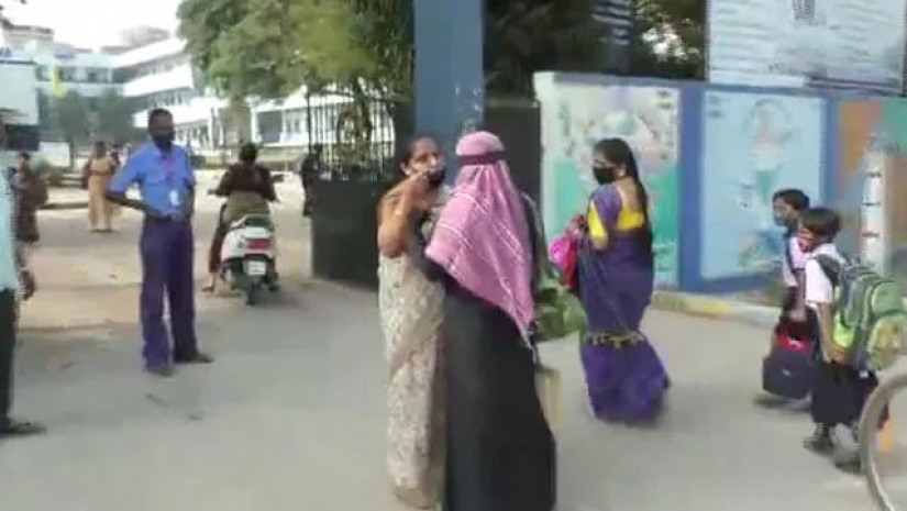 হিজাব বিতর্ক