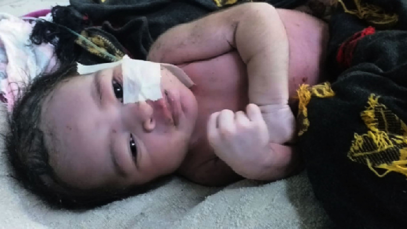 রাস্তার ওপর পড়েছিল নবজাতকটি