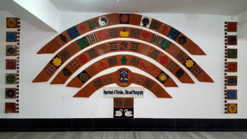 বিভাগের অসঙ্গতি নিয়ে অভিযোগ করে বিপাকে শিক্ষার্থীরা