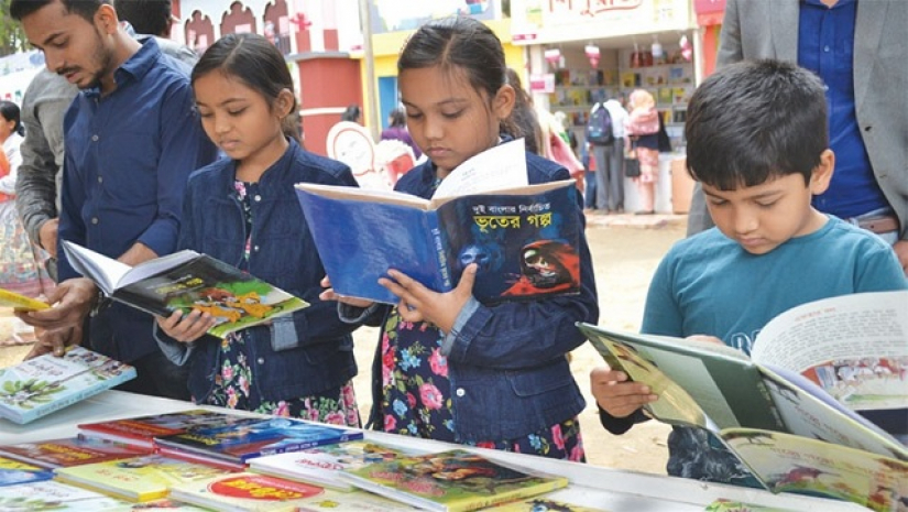 বইমেলায় শিশুরা
