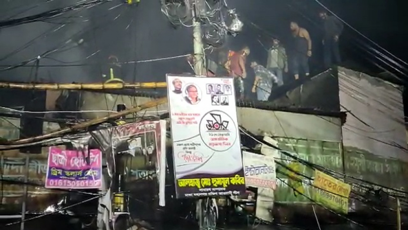 নীলক্ষেতে বইয়ের মার্কেট