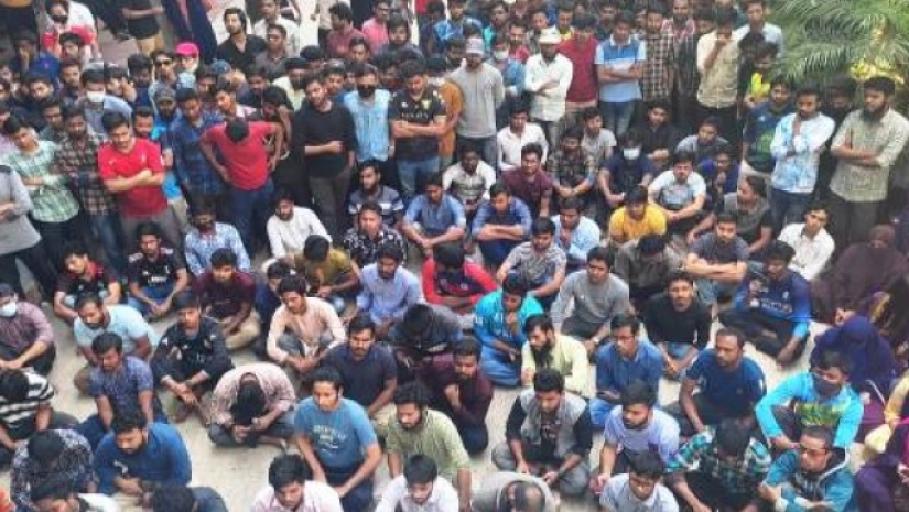 আন্দোলনরত শিক্ষার্থী