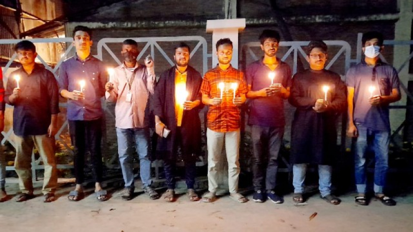 শিক্ষার্থীদের মোমবাতি প্রজ্জ্বলন 