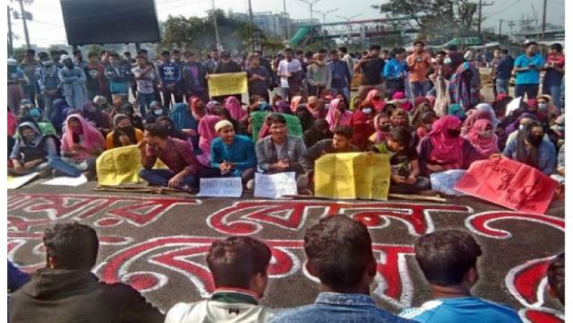 ছাত্রীকে সংঘবদ্ধ ধর্ষণের বিশ্ববিদ্যালয়টিতে ব্যাপক বিক্ষোভ চলছে