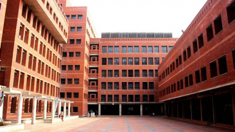 ইস্ট ওয়েস্ট ইউনিভার্সিটি