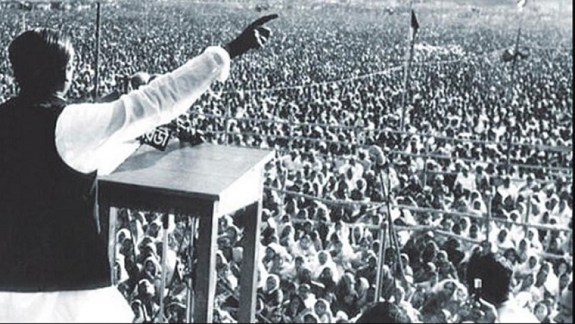 বঙ্গবন্ধুর ৭ই মার্চের ভাষণের সময় জনসমুদ্রে পরিণত হয় রেসকোর্স ময়দ