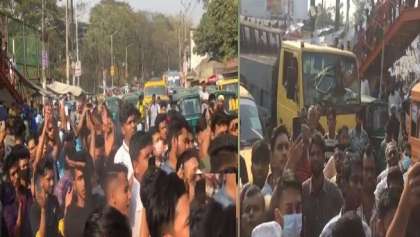 সড়ক অবরোধ করে আন্দোলন করা মুহূর্ত