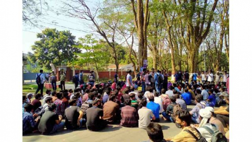 অপরাধীদের দ্রুত সময়ের মধ্যে গ্রেপ্তারের দাবিতে শিক্ষার্থীদের কর্মসূচি