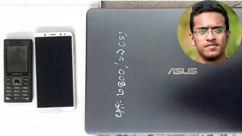 আবরারের ব্যবহৃত জিনিসপত্র।