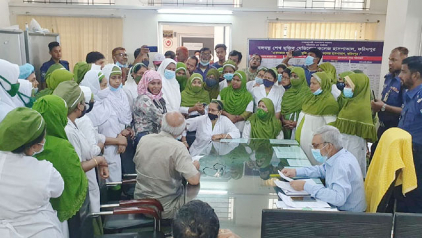 ফরিদপুর হাসপাতালের পরিচালক অবরুদ্ধ