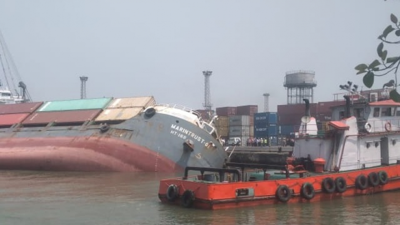 কলকাতা বন্দরে ডুবে যাওয়া বাংলাদেশি পণ্যবাহী জাহাজ 