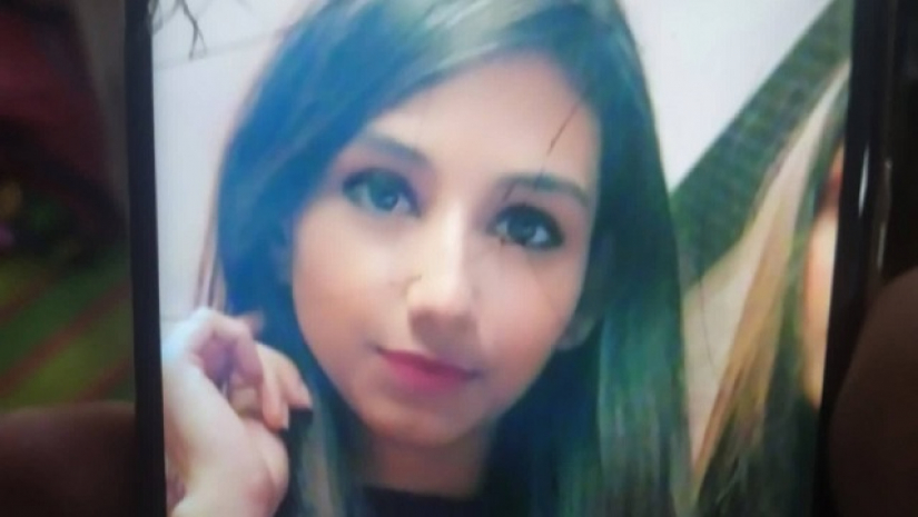 কলেজ ছাত্রী প্রীতি