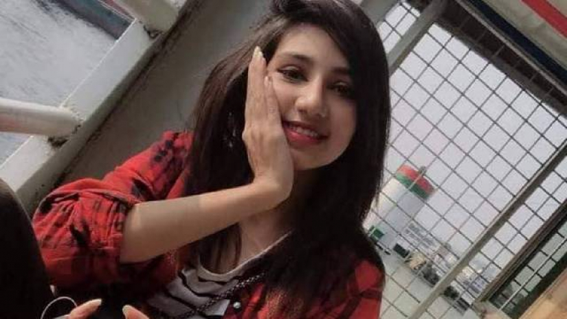 কলেজছাত্রী প্রীতি