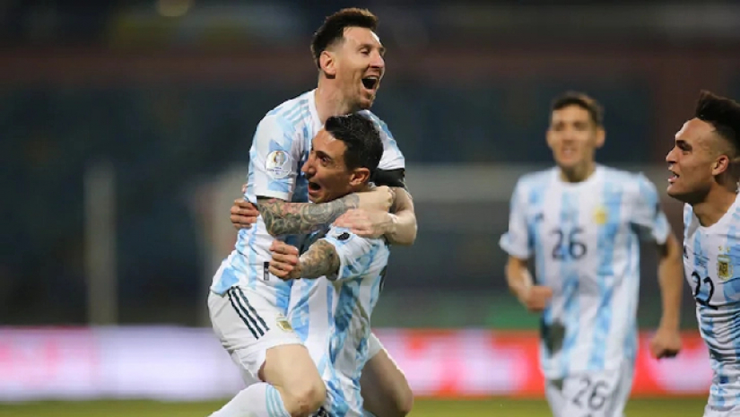 গোল করার পর মেসির উদযাপন