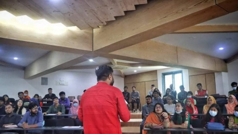 খুলনা বিশ্ববিদ্যালয়ে পাবলিক স্পিকিং বিষয়ক কর্মশালা