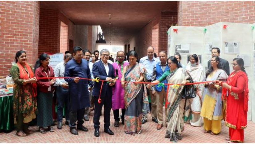 ক্যাম্পাসের লবিতে গ্রন্থ ও আলোকচিত্র প্রদর্শনীর উদ্বোধন