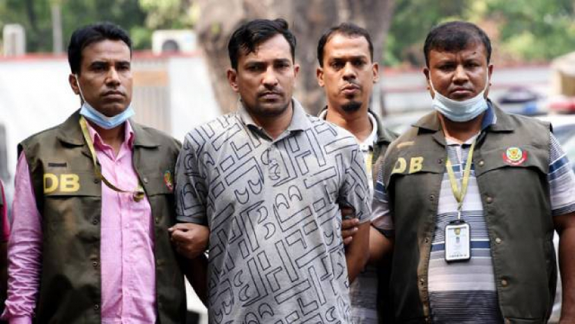 পুলিশের হাতে আটক শুটার আকাশ