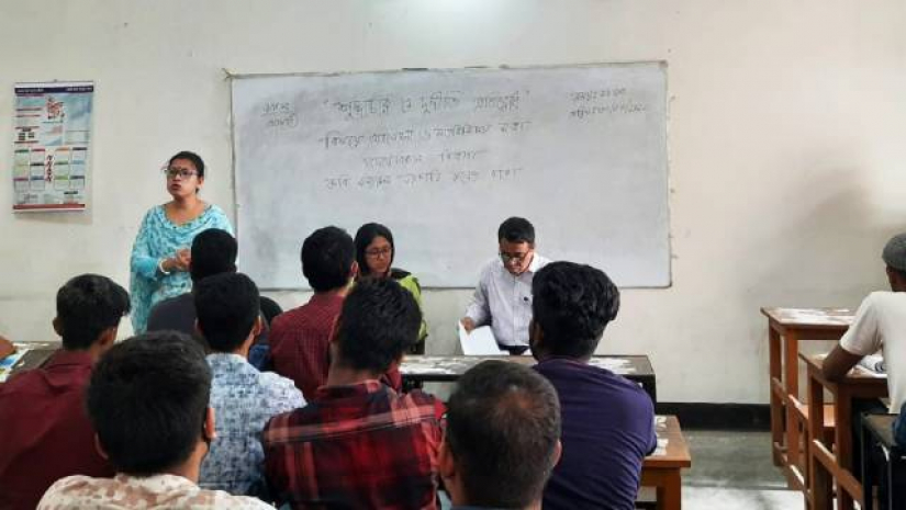 ‘শিক্ষকরা চাকরীজীবী নন, সেবক’