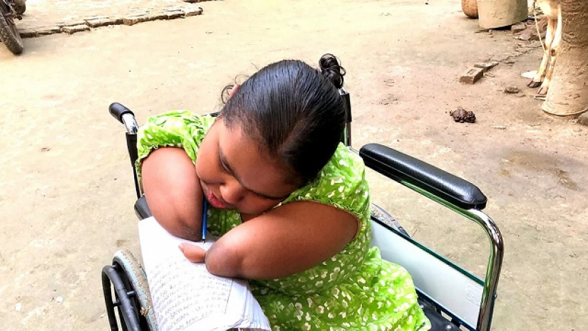 প্রধানমন্ত্রীর কাছে সহায়তা চেয়ে ৫ লাখ টাকা পেলেন মেধাবী লিতুন