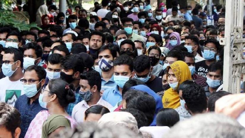 পরীক্ষার্থী ও চাকরি প্রার্থীরা 