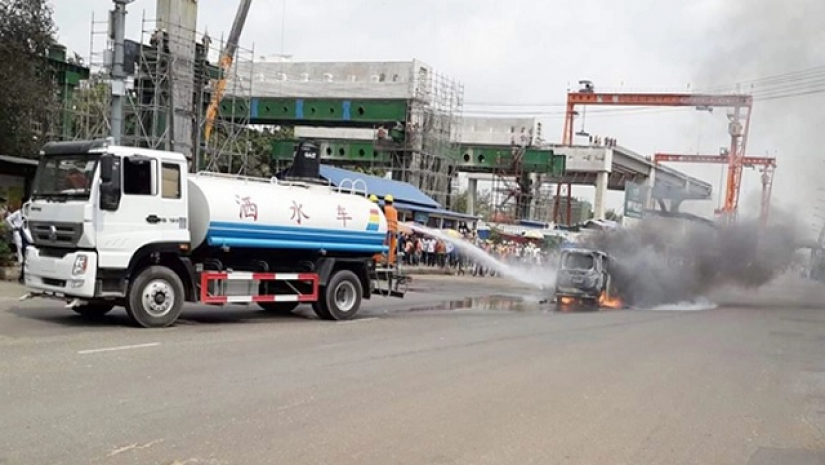 রাজধানীর বনানীতে সিলিন্ডার বিস্ফোরণে পুড়লো মাইক্রোবাস