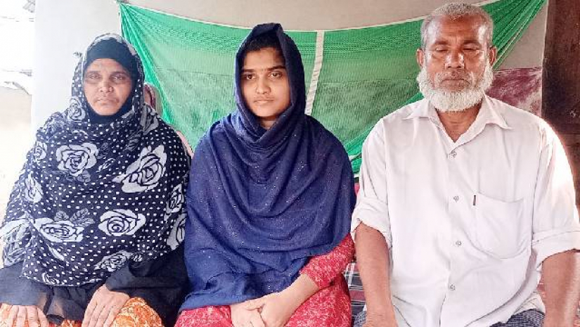 মেয়ে, মা ও বাবা