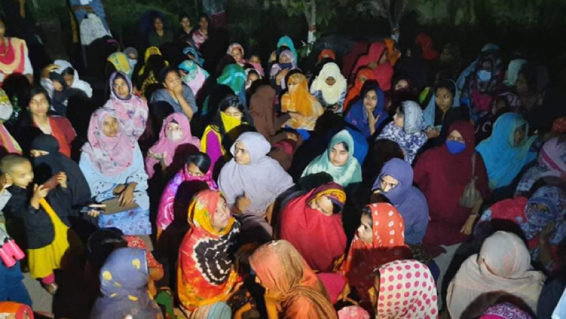 ছাত্রীদের বিক্ষোভ 