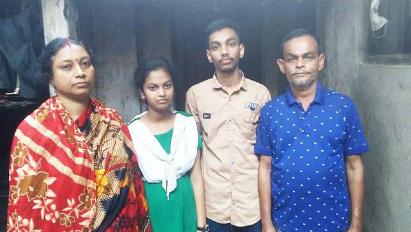 মা-বাবা আর দুই ভাই-বোন