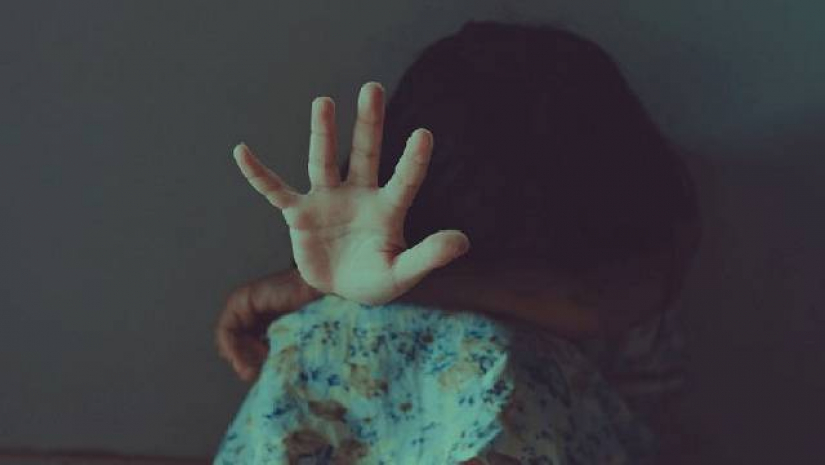 স্কুলছাত্রীকে ধর্ষণ 