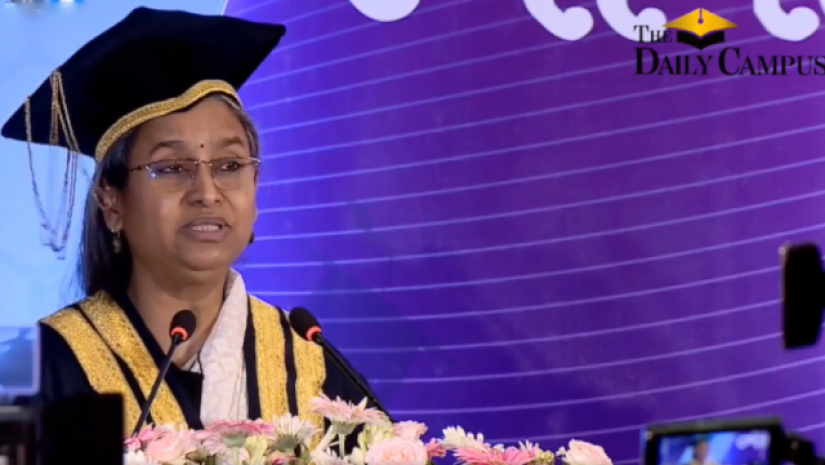 সমাবর্তন অনুষ্ঠানে বক্তব্য রাখছেন শিক্ষামন্ত্রী