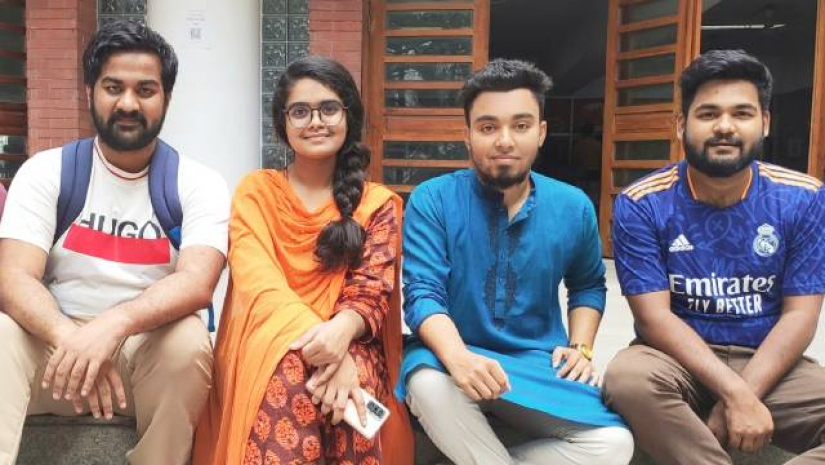 ফুডপল্লী নামে অ্যাপভিত্তিক প্রাতিষ্ঠানিক ই-কমার্স নিয়ে এসেছে আহ্ছানউল্লা বিজ্ঞান ও প্রযুক্তি বিশ্ববিদ্যালয়ের ৪ শিক্ষার্থী