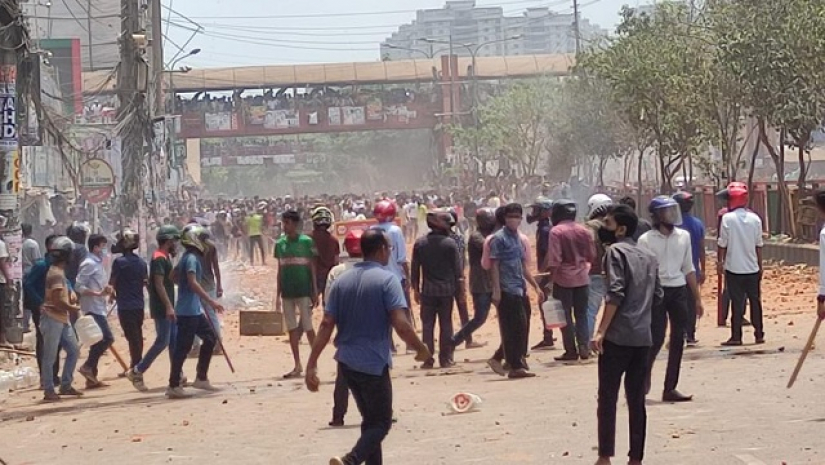 ব্যবসায়ীদের সঙ্গে সংঘর্ষ