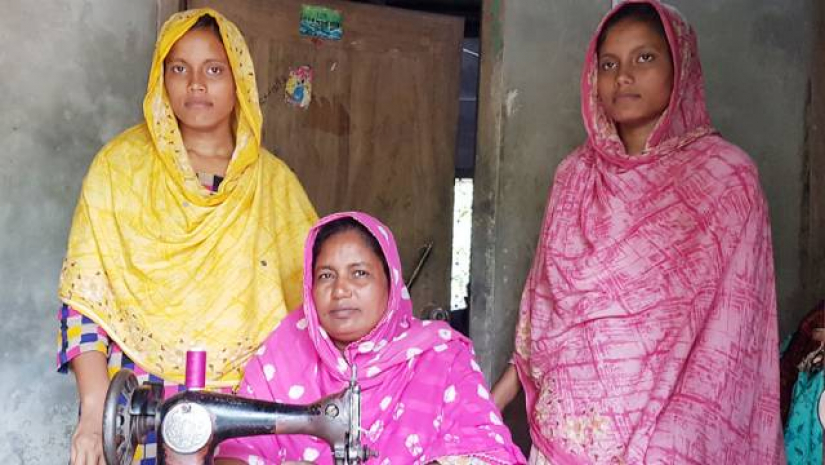 দুই যমজ বোন