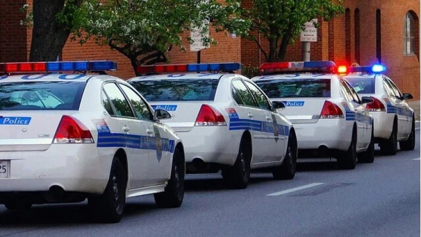 ছেলের স্কুলে বোমা মেরে উড়িয়ে দেওয়ার হুমকি দিয়েছেন যুক্তরাষ্ট্রের এক নারী