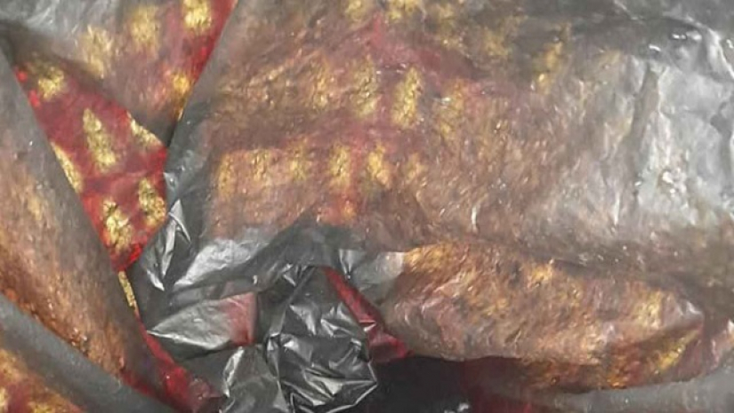 ময়লার ঝুড়িতে ছিল সাড়ে ৫ কেজি সোনা