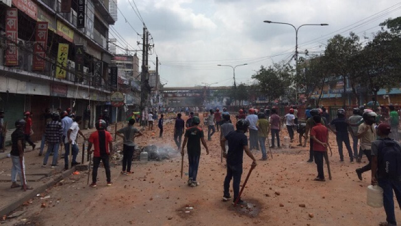 রাজধানীর নিউমার্কেটে সংঘর্ষের ঘটনায় চারটি মামলা হয়েছে