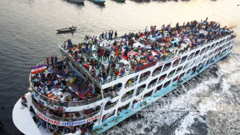 সদরঘাটে ৪ লঞ্চকে ৫২ হাজার টাকা জরিমানা