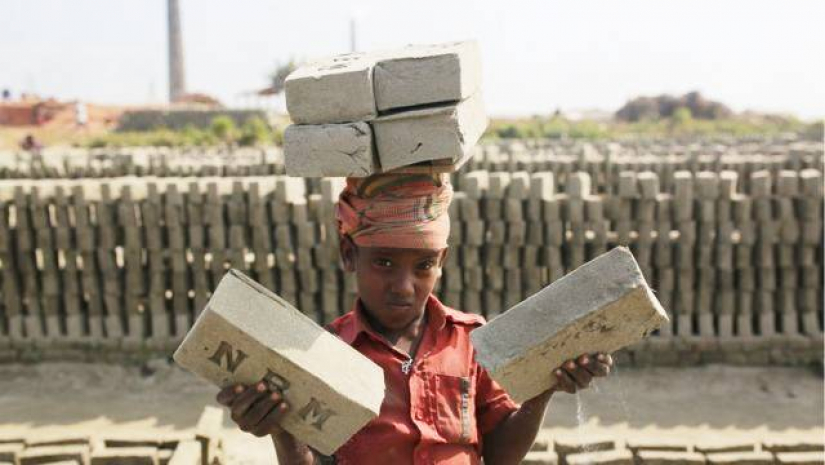 অনিশ্চয়তার দ্বারপ্রান্তে শ্রমিকদের জীবন