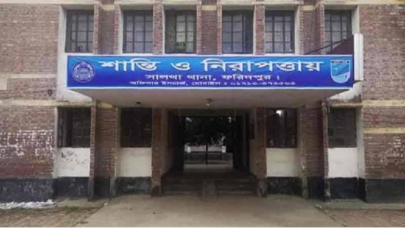 পুলিশের ওপর ঝাঁপিয়ে পড়েন ১৮-২০ নারী, আসামি ছিনতাই
