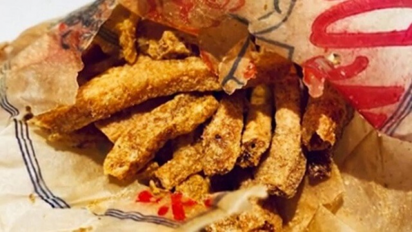 বাড়ির দেওয়াল ভেঙে পাওয়া গেল ৬৩ বছর আগের ‘তাজা’ ফ্রেঞ্চ ফ্রাই