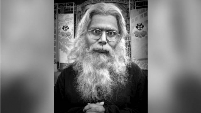 রবীন্দ্রনাথ সেজে মীর