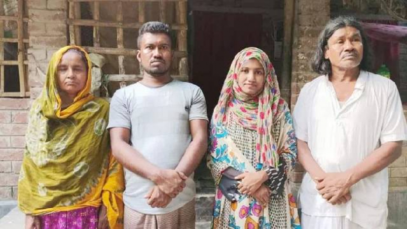 বাবা মোতাহার মন্ডল, আসমা আক্তার মিতা, ভাই ফয়সাল হোসেন রিকো ও মা ঝর্ণা খাতুন