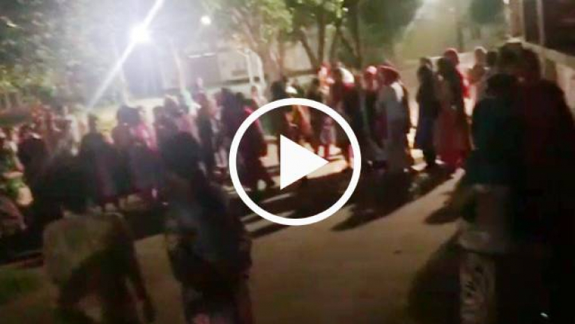 গভীর রাতে ইডেন কলেজে বিক্ষোভ
