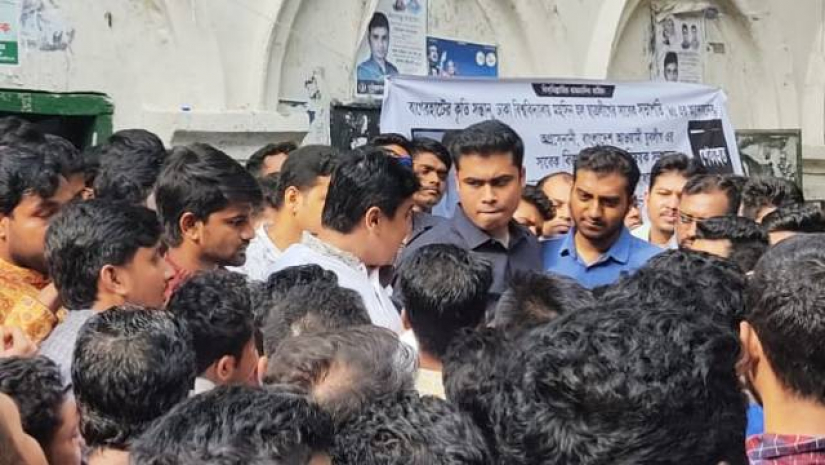 ঢাবিতে তোপের মুখে জয়-লেখক, সম্মেলনের তারিখ ঘোষণার দাবি