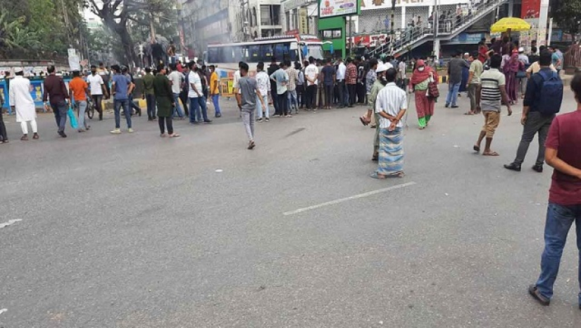 সায়েন্স ল্যাব মোড়ে সংঘর্ষ