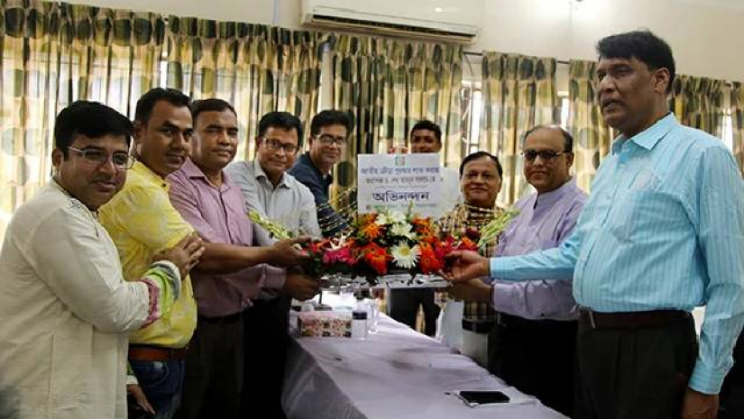 প্রশাসন সম্মেলন কক্ষে অনুষ্ঠিত সংবর্ধনা অনুষ্ঠানে ইসলামী বিশ্ববিদ্যালয়ের উপাচার্য অধ্যাপক ড. শেখ আবদুস সালাম