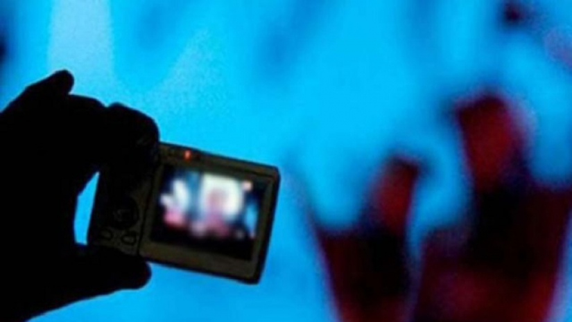 অশ্লীল আলাপের ভিডিও ভাইরাল, দুই ছাত্রীকে বিদ্যালয় থেকে বহিষ্কার