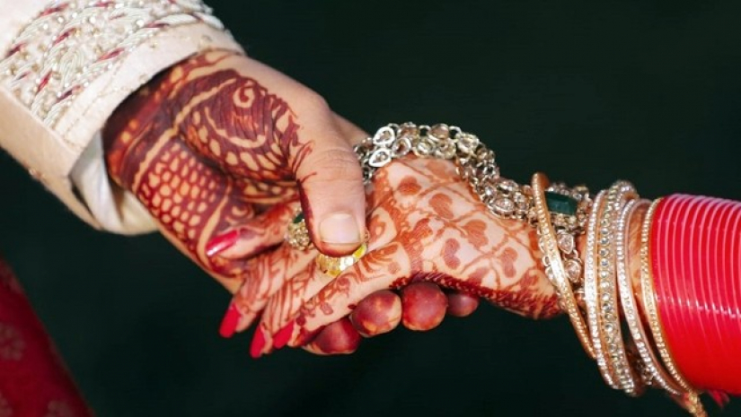 বিয়ের উপহারের বাক্স বিস্ফোরণ